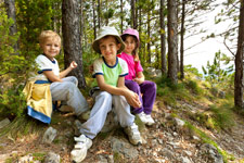 kids-hiking-at-camsites