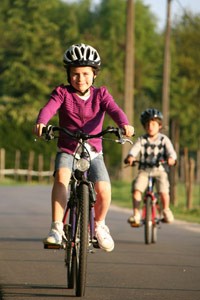 kids-riding-bikes-at-campground